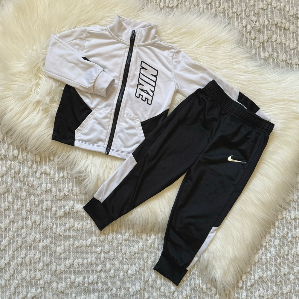 Nike sweatsuit set